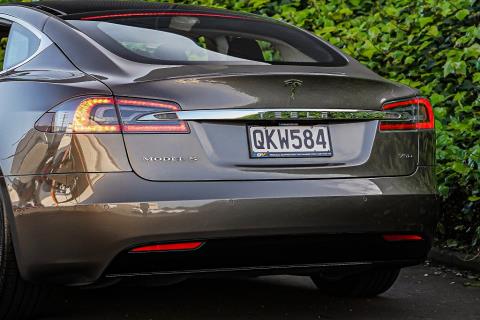 2016 Tesla Model S - Thumbnail