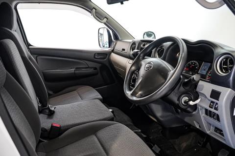 2018 Nissan NV350 5 Door Auto - Thumbnail