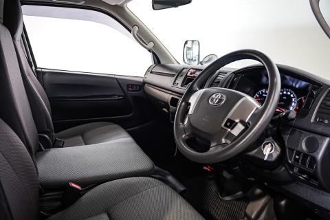2020 Toyota Hiace 5 Door Diesel - Thumbnail