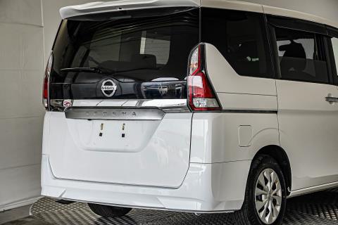 2016 Nissan Serena 8 Seater - Thumbnail