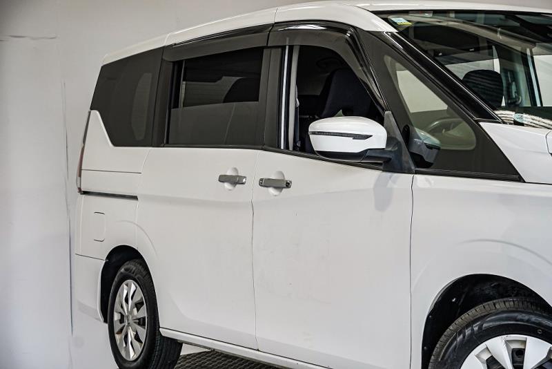 2016 Nissan Serena 8 Seater