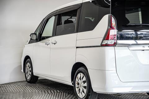 2016 Nissan Serena 8 Seater - Thumbnail