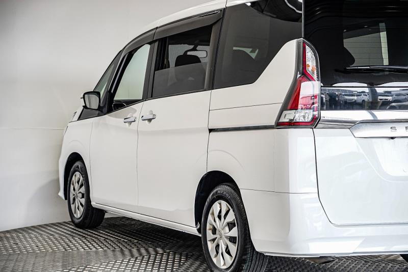 2016 Nissan Serena 8 Seater