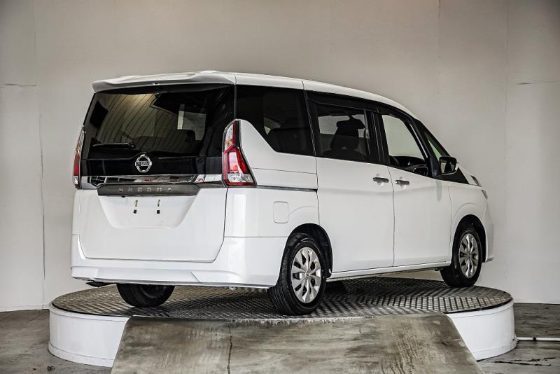 2016 Nissan Serena 8 Seater