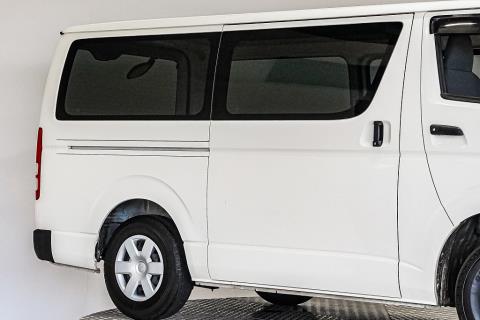 2018 Toyota Hiace ZL Diesel 5 Door - Thumbnail