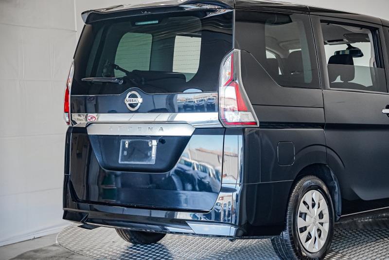 2018 Nissan Serena 8 Seater