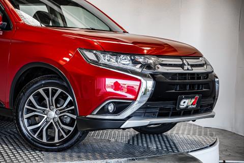 2015 Mitsubishi Outlander 7 Seater 4WD - Thumbnail