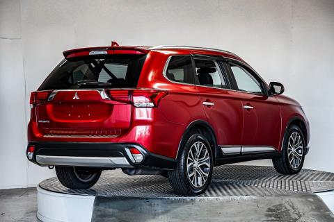 2015 Mitsubishi Outlander 7 Seater 4WD - Thumbnail