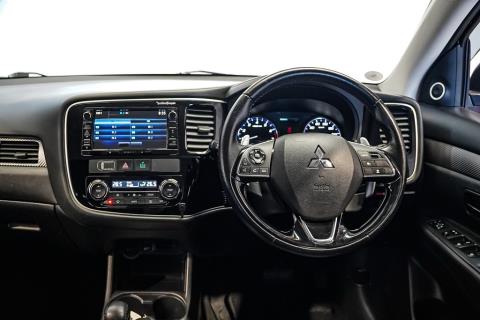 2015 Mitsubishi Outlander 7 Seater 4WD - Thumbnail