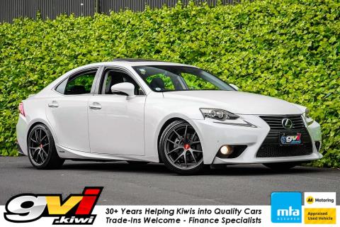 2013 Lexus IS 300h