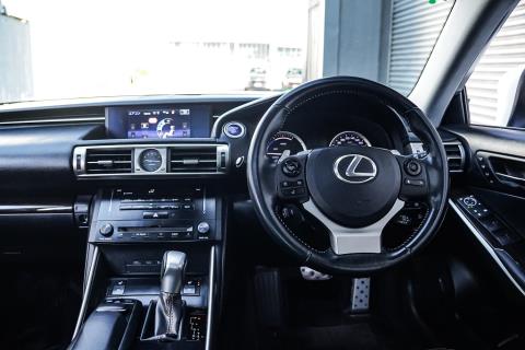 2013 Lexus IS 300h - Thumbnail