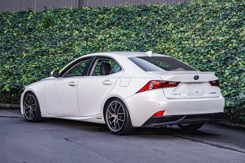 2013 Lexus IS 300h - Thumbnail