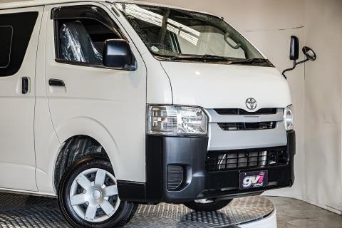 2018 Toyota Hiace ZL 5 Door - Thumbnail