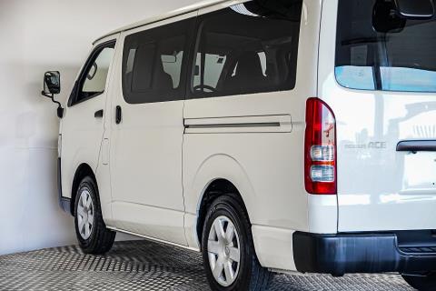 2019 Toyota Hiace 6 Seater ZL - Thumbnail