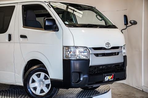 2019 Toyota Hiace 6 Seater Petorl - Thumbnail