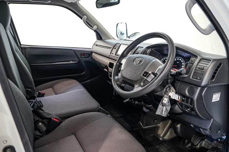 2019 Toyota Hiace 6 Seater Petorl