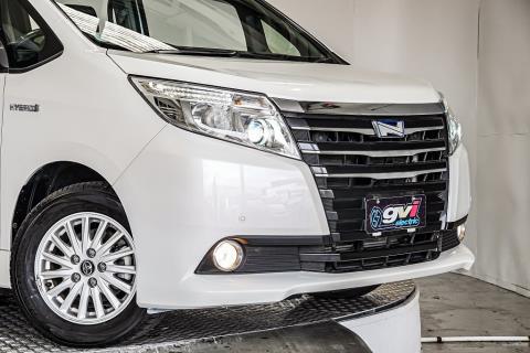 2016 Toyota Noah Hybird / Voxy - Thumbnail