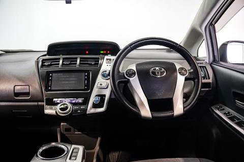 2011 Toyota Prius Alpha Hybrid - Thumbnail