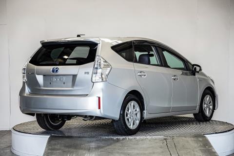 2011 Toyota Prius Alpha Hybrid - Thumbnail