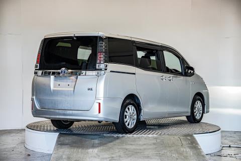 2018 Toyota Voxy Hybrid / Noah - Thumbnail