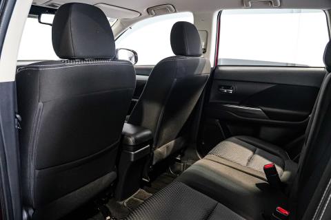 2017 Mitsubishi Outlander 24G 7 Seater - Thumbnail