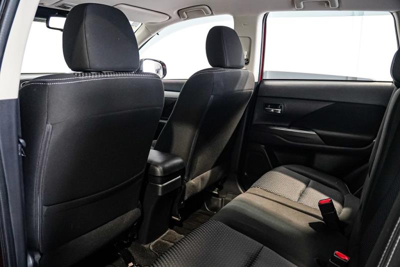 2017 Mitsubishi Outlander 24G 7 Seater