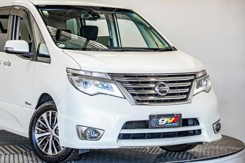 2015 Nissan Serena - Thumbnail