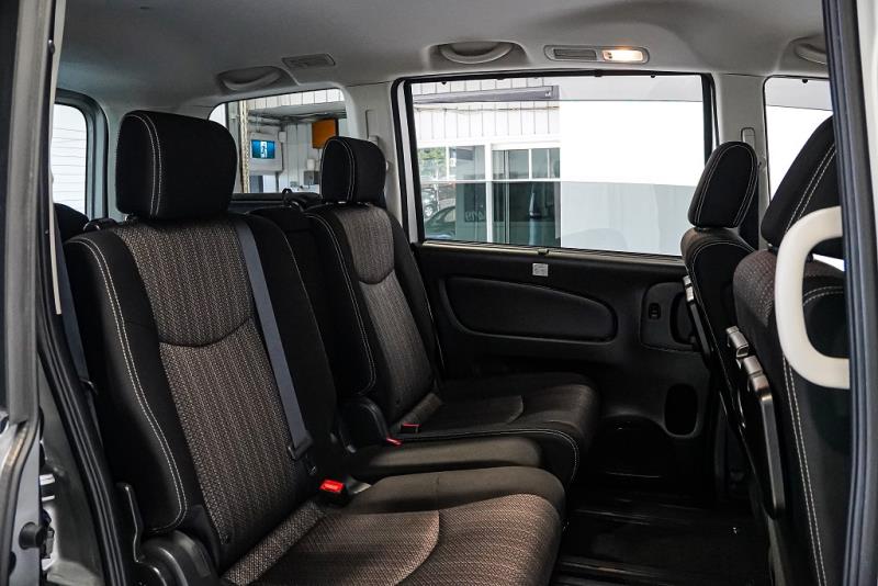 2014 Nissan Serena Hybrid 8 Seater