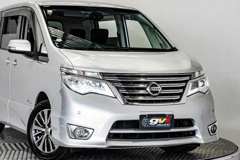 2014 Nissan Serena Hybrid 8 Seater