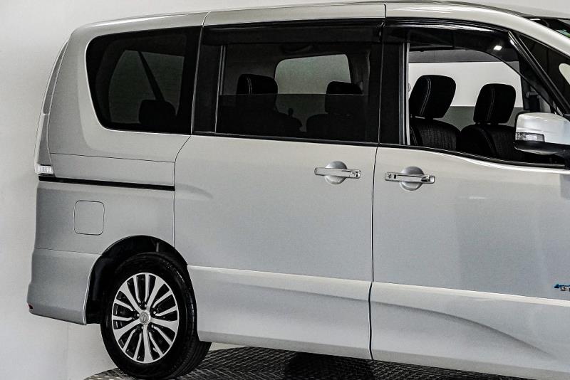 2014 Nissan Serena Hybrid 8 Seater