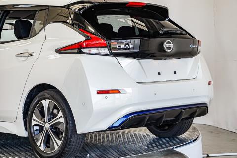 2018 Nissan Leaf 40G 88% SOH - Thumbnail