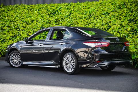 2017 Toyota Camry Hybrid G - Thumbnail