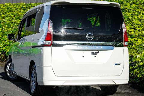 2017 Nissan Serena Hybrid X - Thumbnail