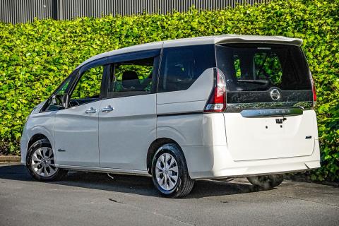 2017 Nissan Serena Hybrid X - Thumbnail