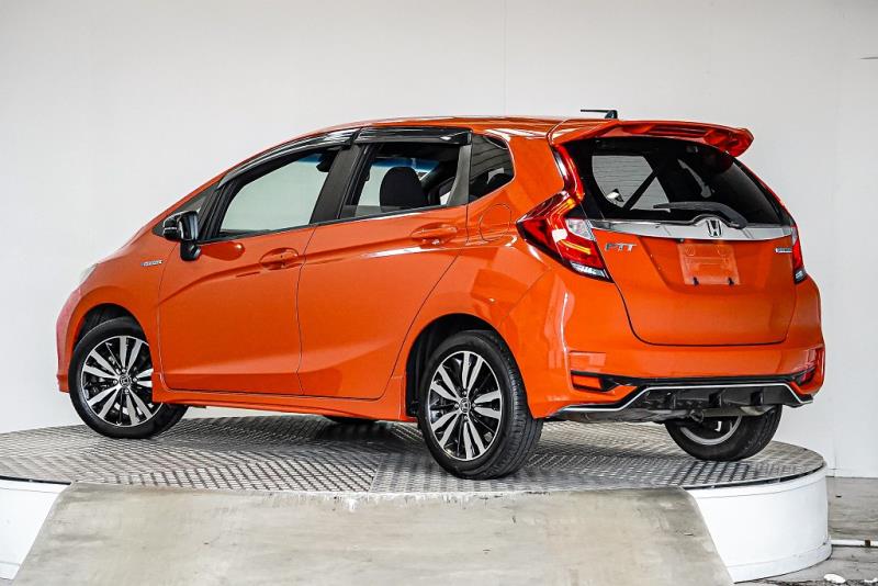 2017 Honda Fit Hybrid S / Jazz RS