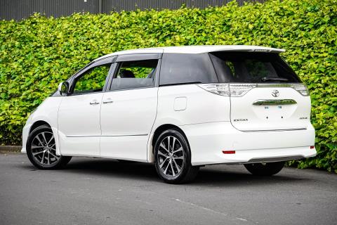 2014 Toyota Estima Aeras Premium Ed - Thumbnail