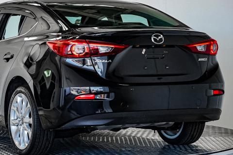 2017 Mazda Axela Hybrid L Pack - Thumbnail