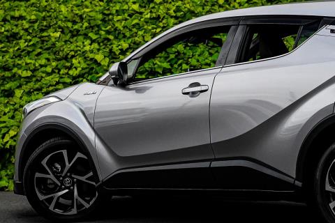 2017 Toyota C-HR Hybrid G - Thumbnail