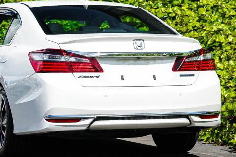 2016 Honda Accord Hybrid EX - Thumbnail