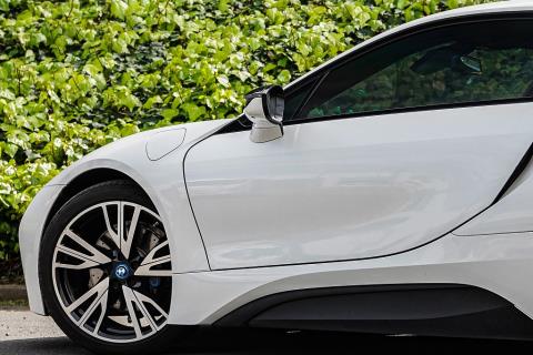 2016 BMW i8 e-Drive Hybrid - Thumbnail