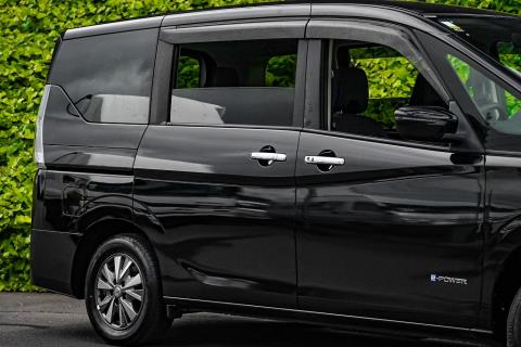 2019 Nissan Serena - Thumbnail