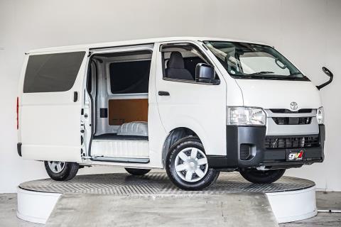 2020 Toyota Hiace ZL 5 Door - Thumbnail