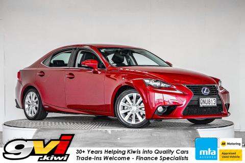 2014 Lexus IS 300h - Thumbnail