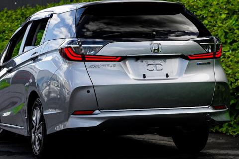 2020 Honda Fit Shuttle Hybrid - Thumbnail