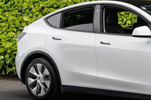 2022 Tesla Model Y - Thumbnail