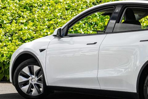 2022 Tesla Model Y - Thumbnail