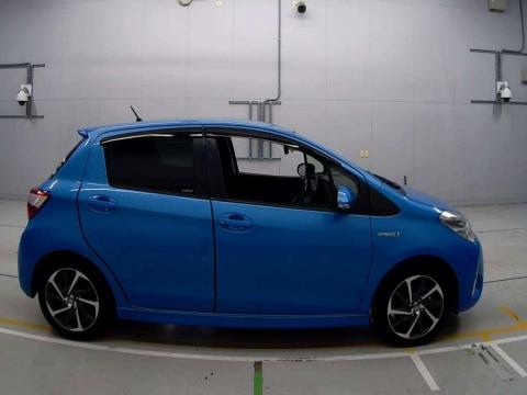 2017 Toyota Vitz Hybrid / Yaris - Thumbnail