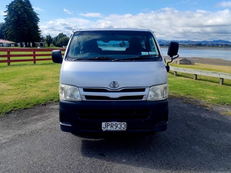 2011 Toyota Hiace 5 Door 5 Seater