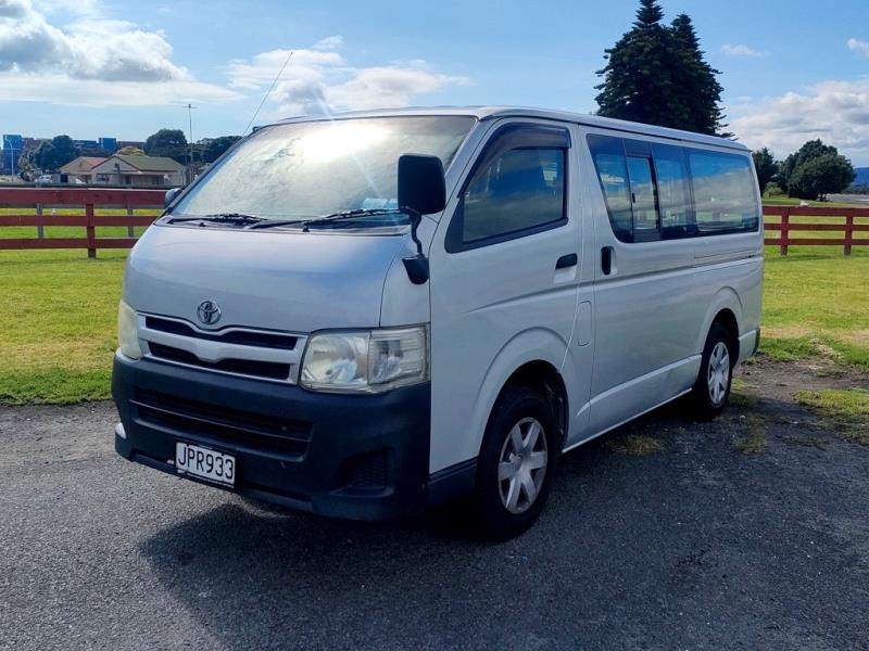 2011 Toyota Hiace 5 Door 5 Seater