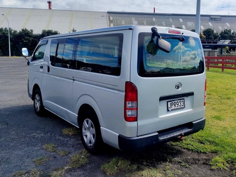 2011 Toyota Hiace 5 Door 5 Seater